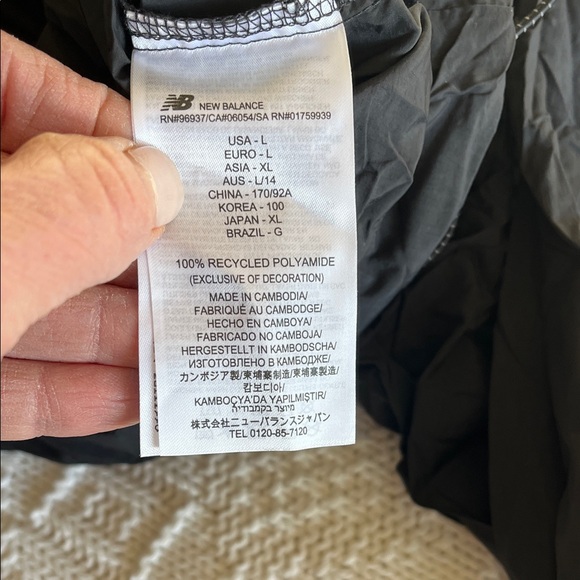 New Balance Athletics Packable Jacket Women's Sz L - Picture 8 of 16